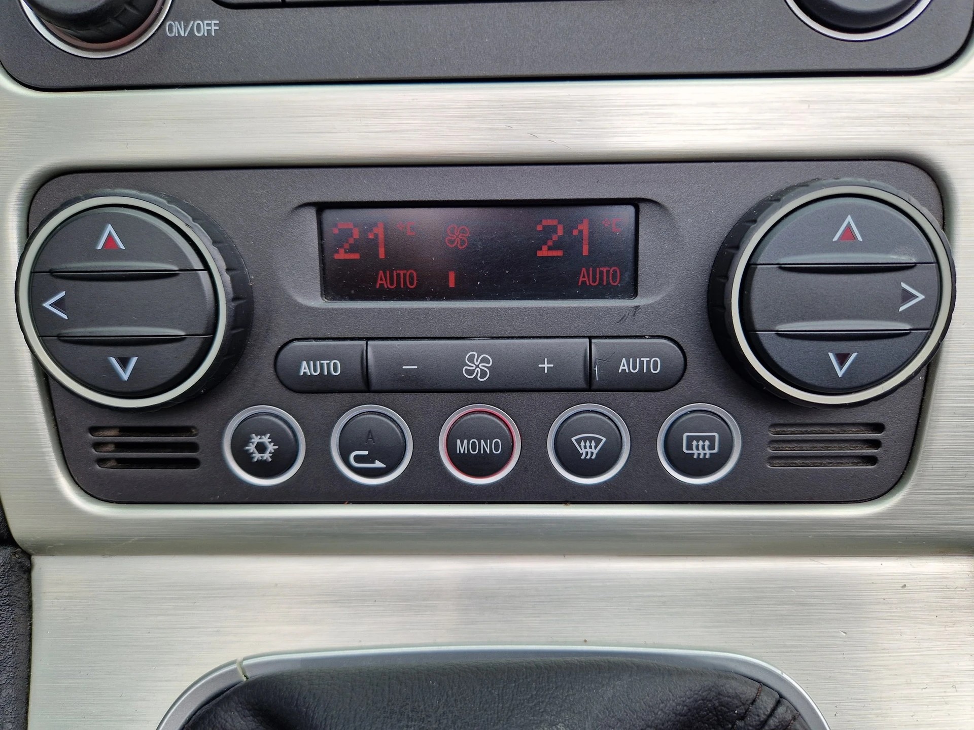 ALFA ROMEO Spider 3.2 JTS Q4-image-19