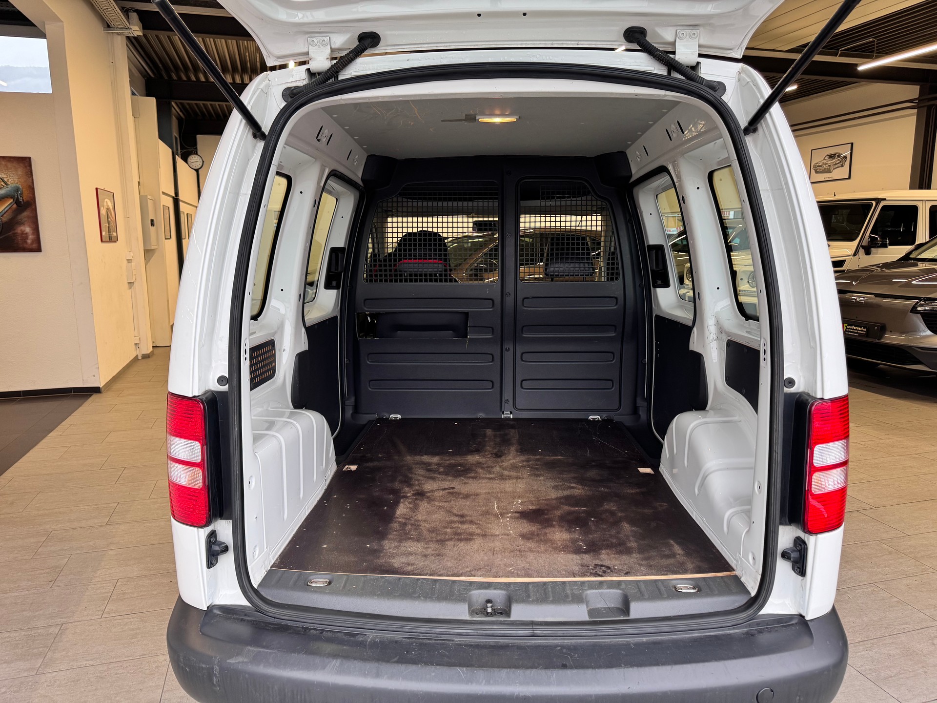 VW Caddy 2.0 EcoFuel-image-12