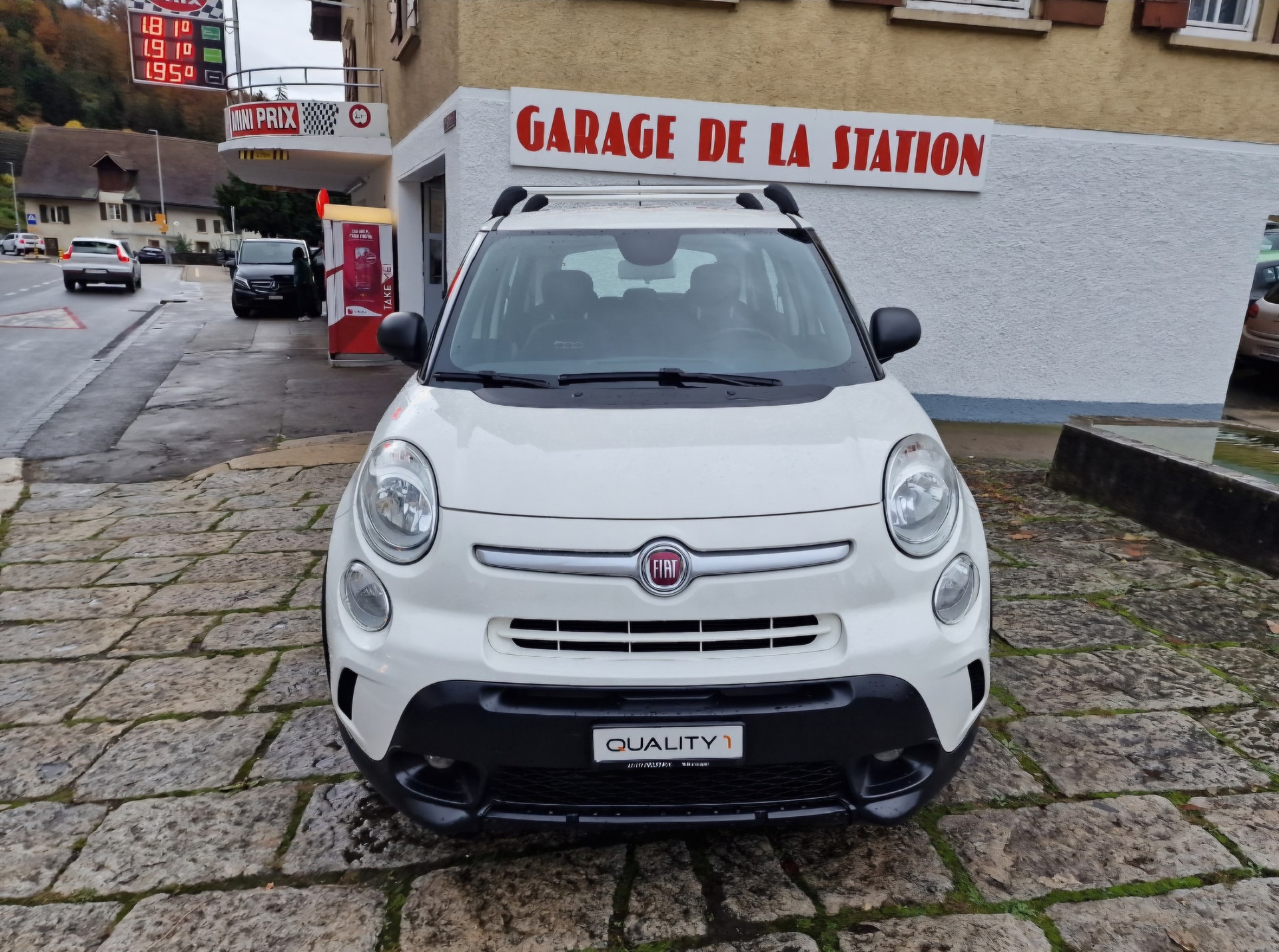 FIAT 500L 1.4 TB 16V Trekking Go Play Outside-image-1