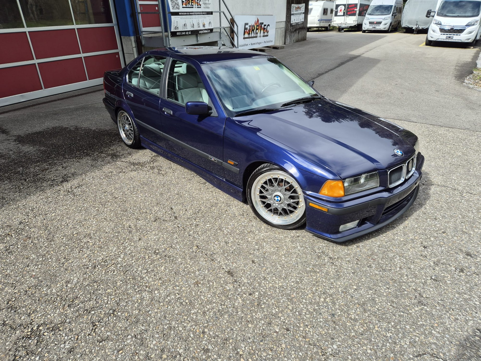 BMW 328i-image-0