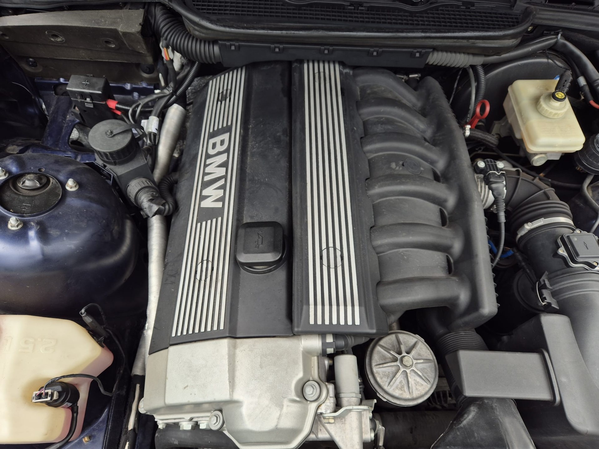 BMW 328i-image-19