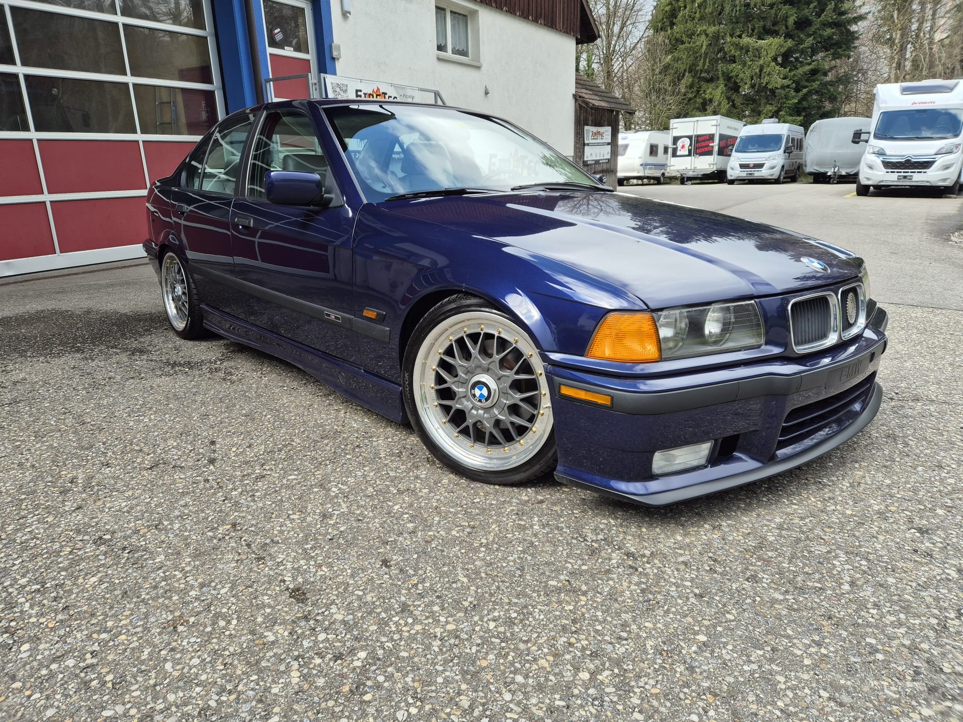 BMW 328i-image-2