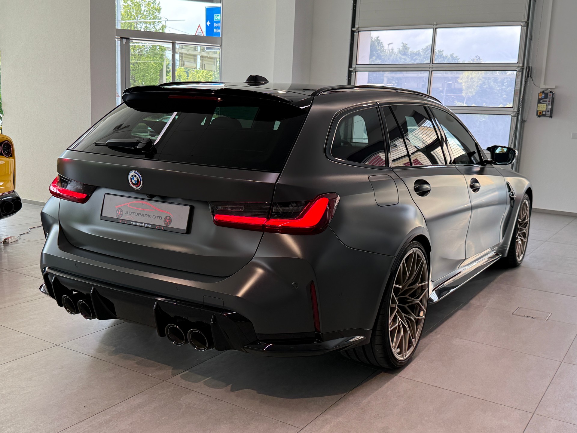 BMW M3 Touring xDrive Competition M-image-6