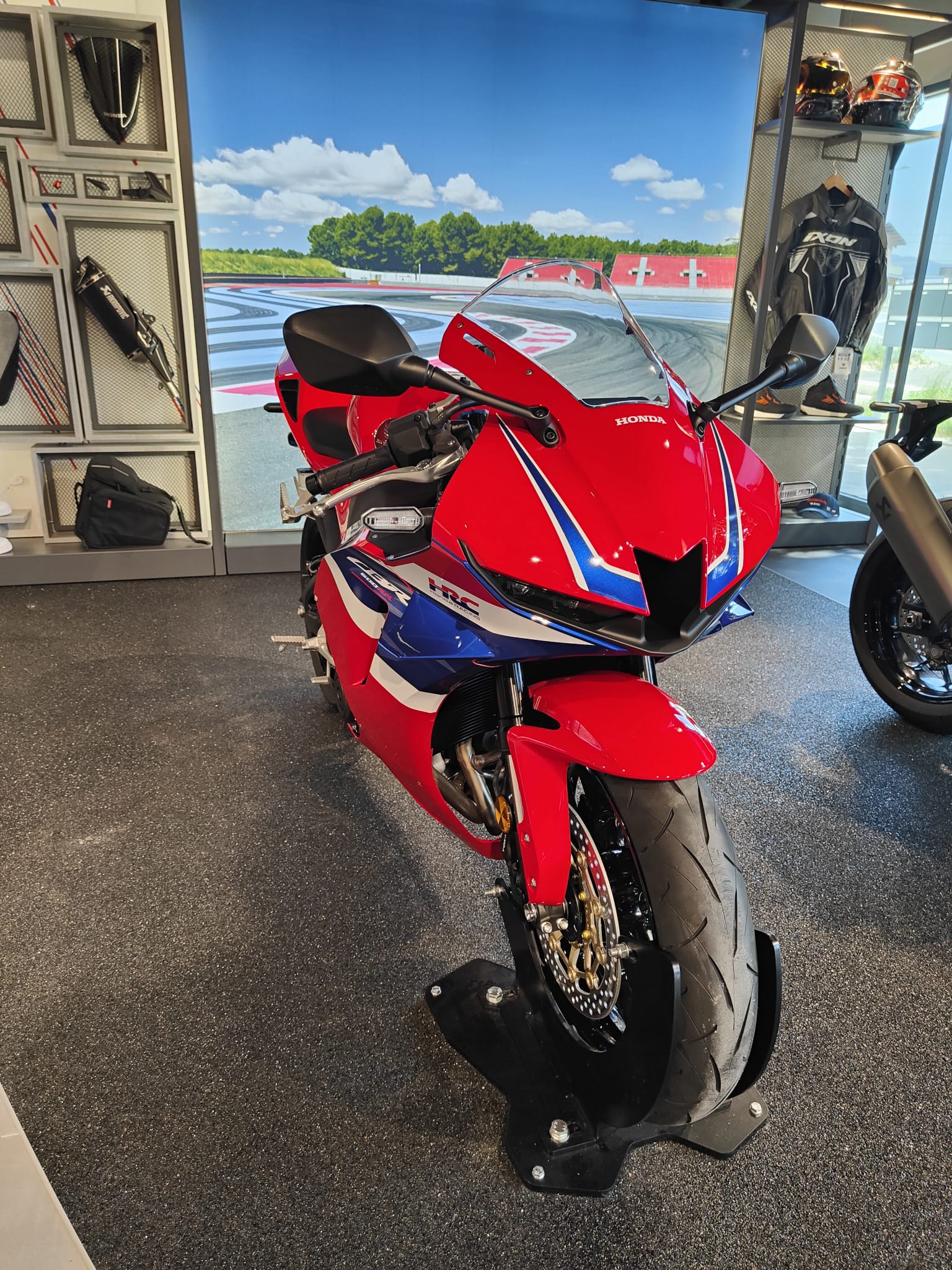 HONDA CBR 600 RR-showroom-element-2