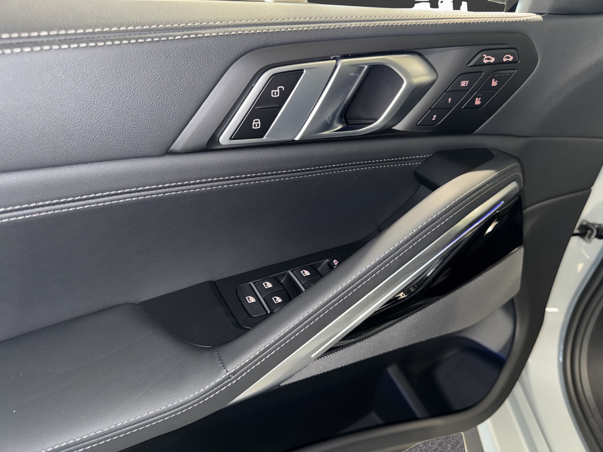 BMW X6 M60i-image-18