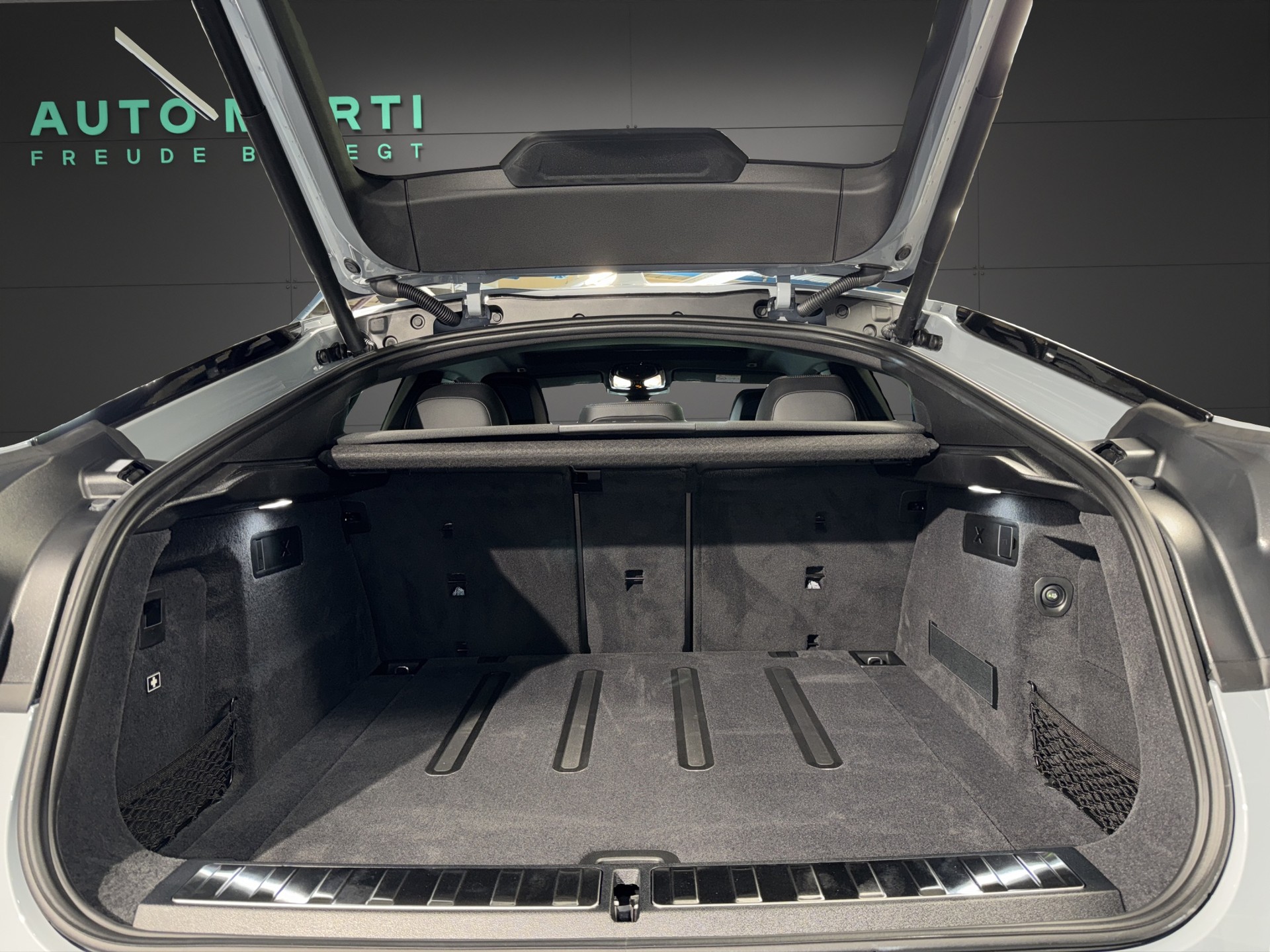 BMW X6 M60i-image-22