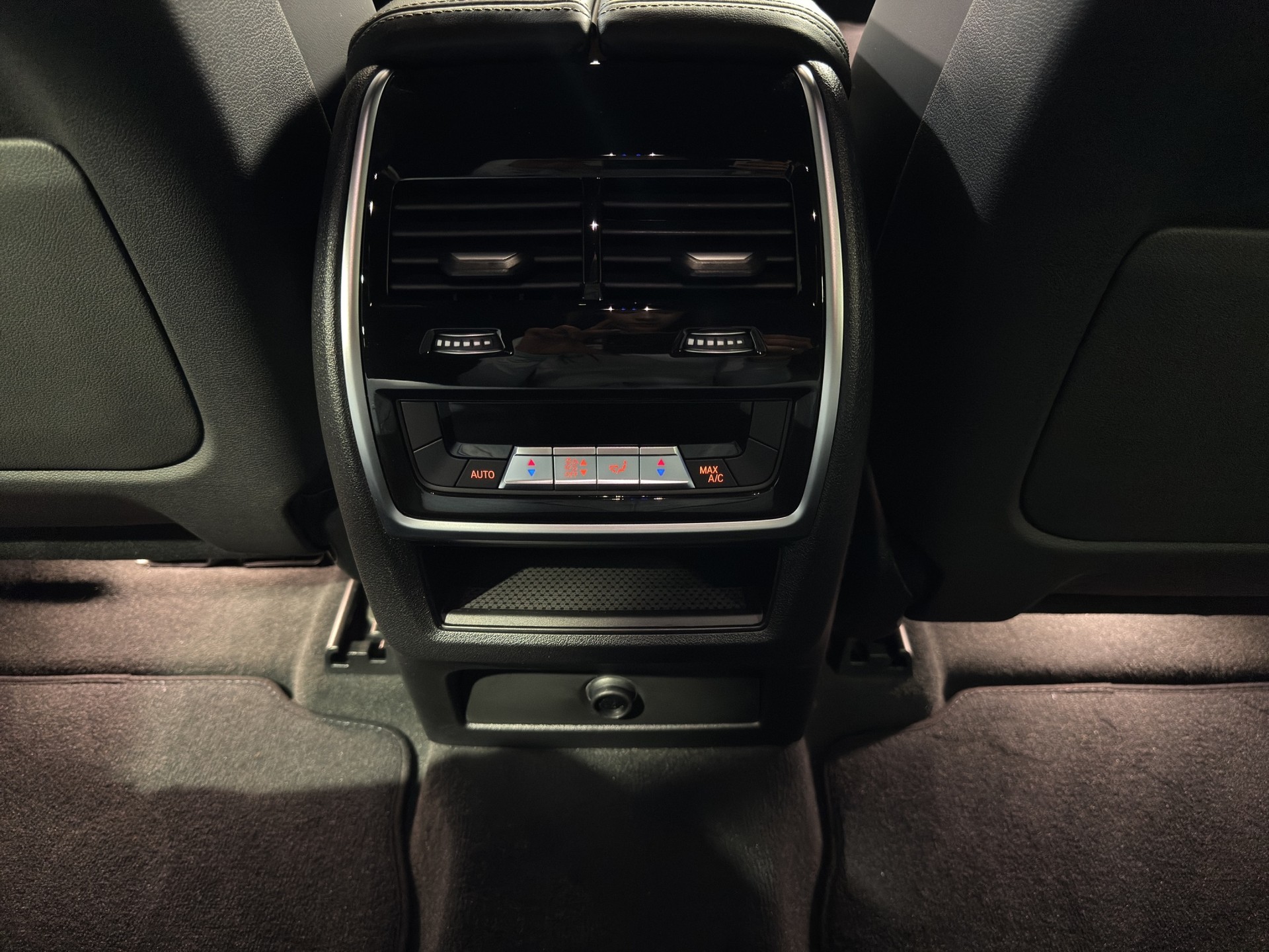BMW X6 M60i-image-16