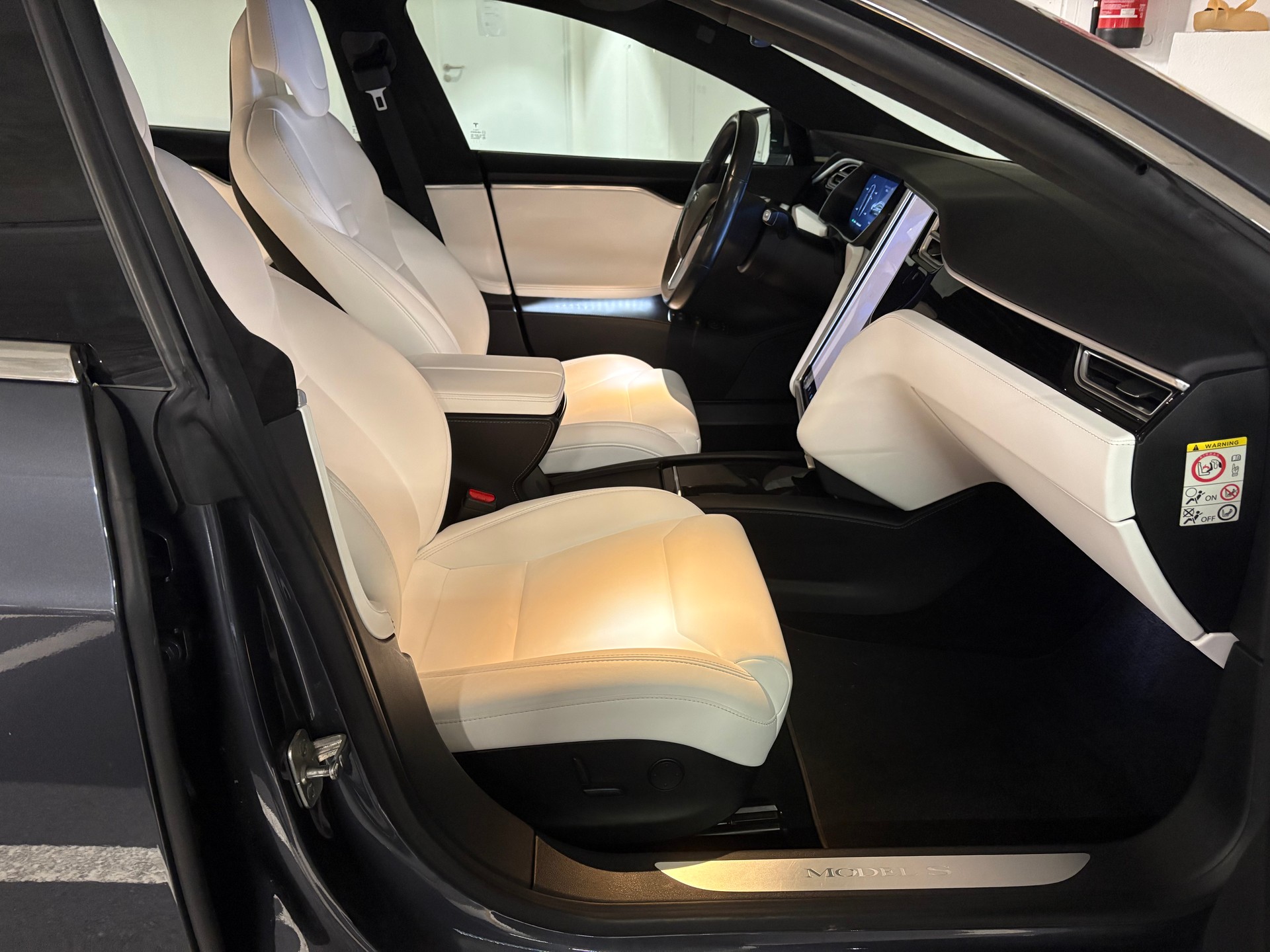 TESLA Model S 75 D-image-7