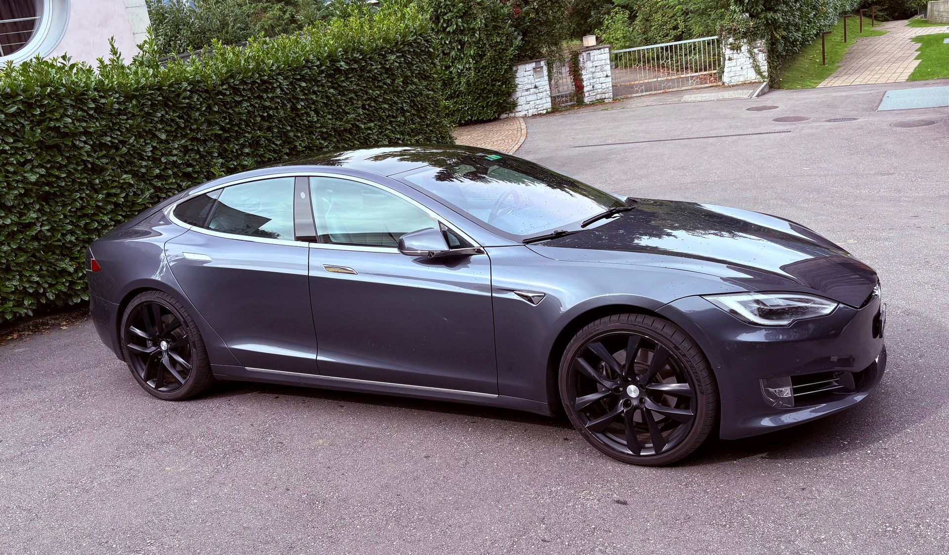 TESLA Model S 75 D-image-3