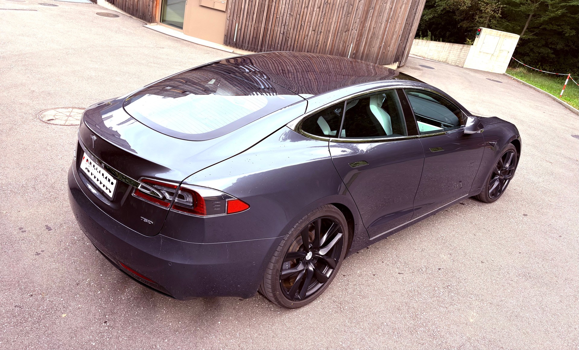 TESLA Model S 75 D-image-4