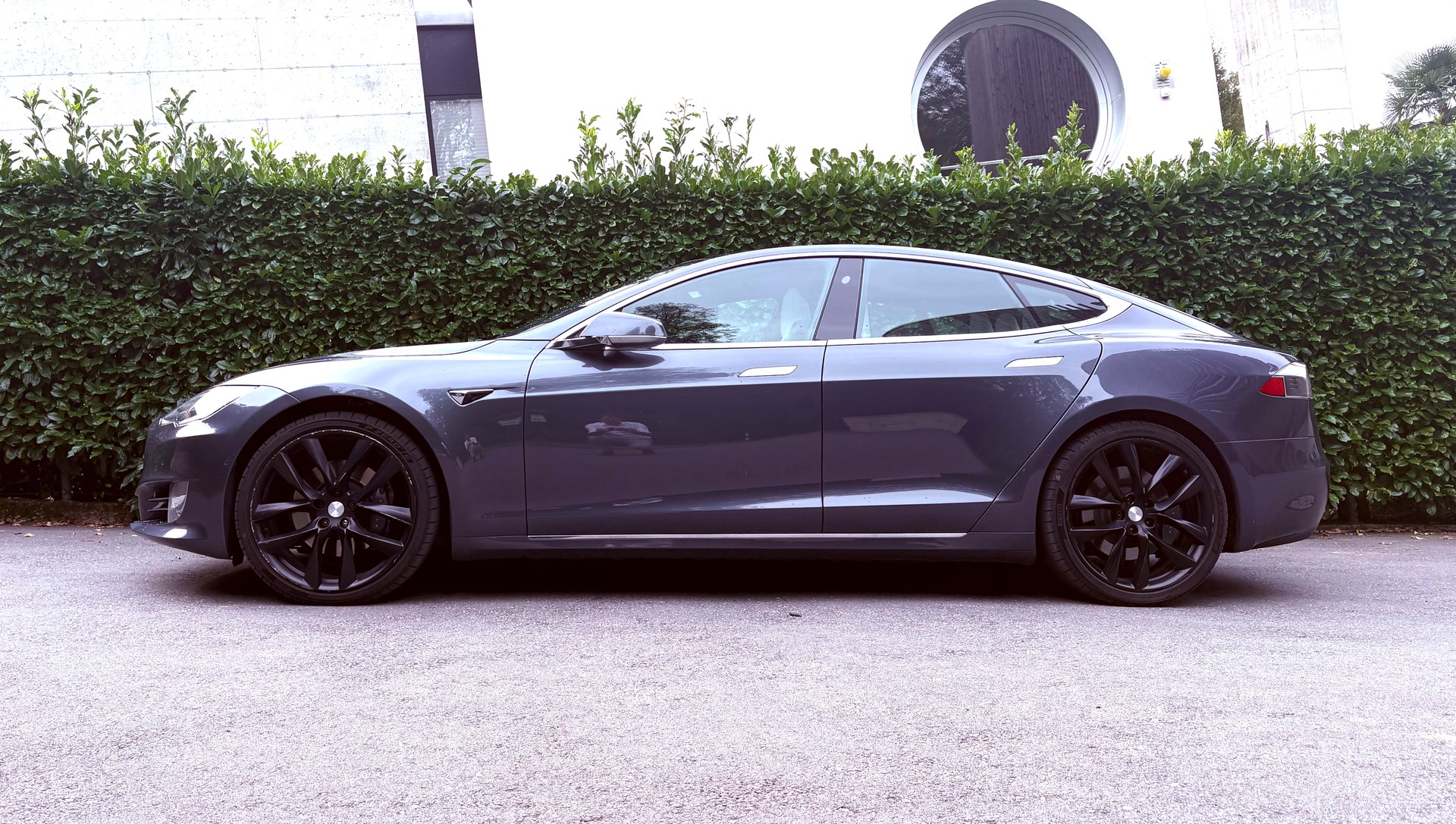 TESLA Model S 75 D