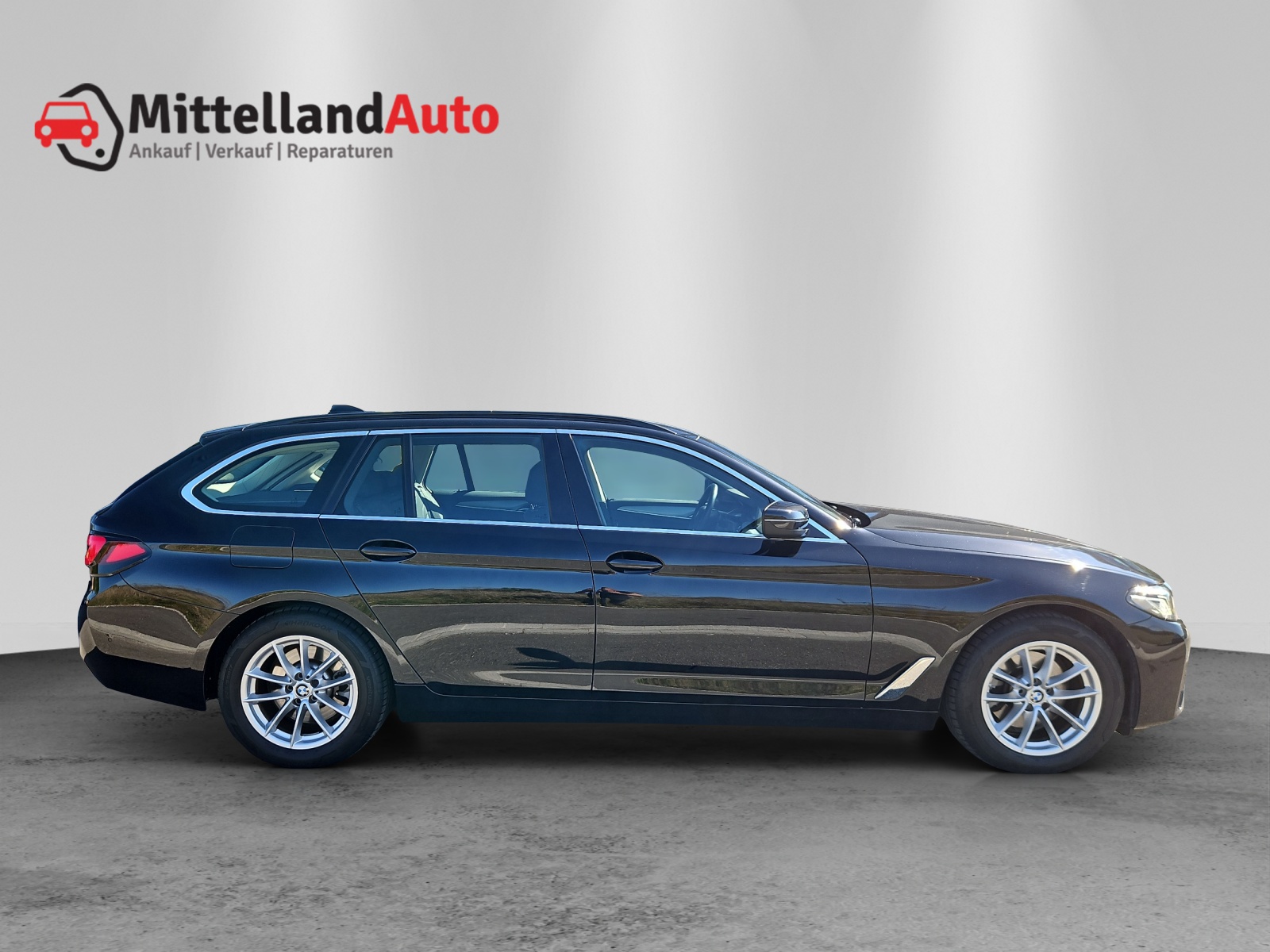 BMW 520d xDrive 48V Touring Steptronic-image-4