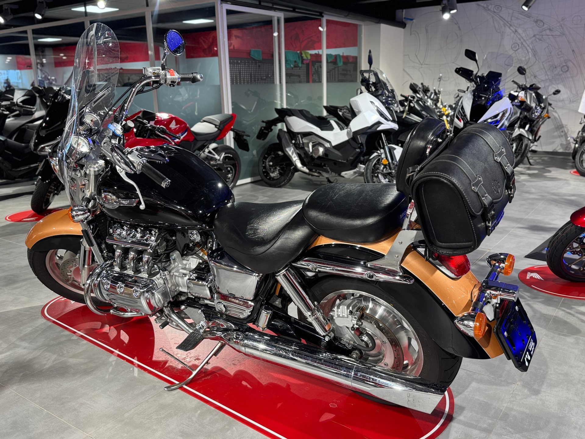 HONDA GL 1500 F6 C Custom-showroom-element-3