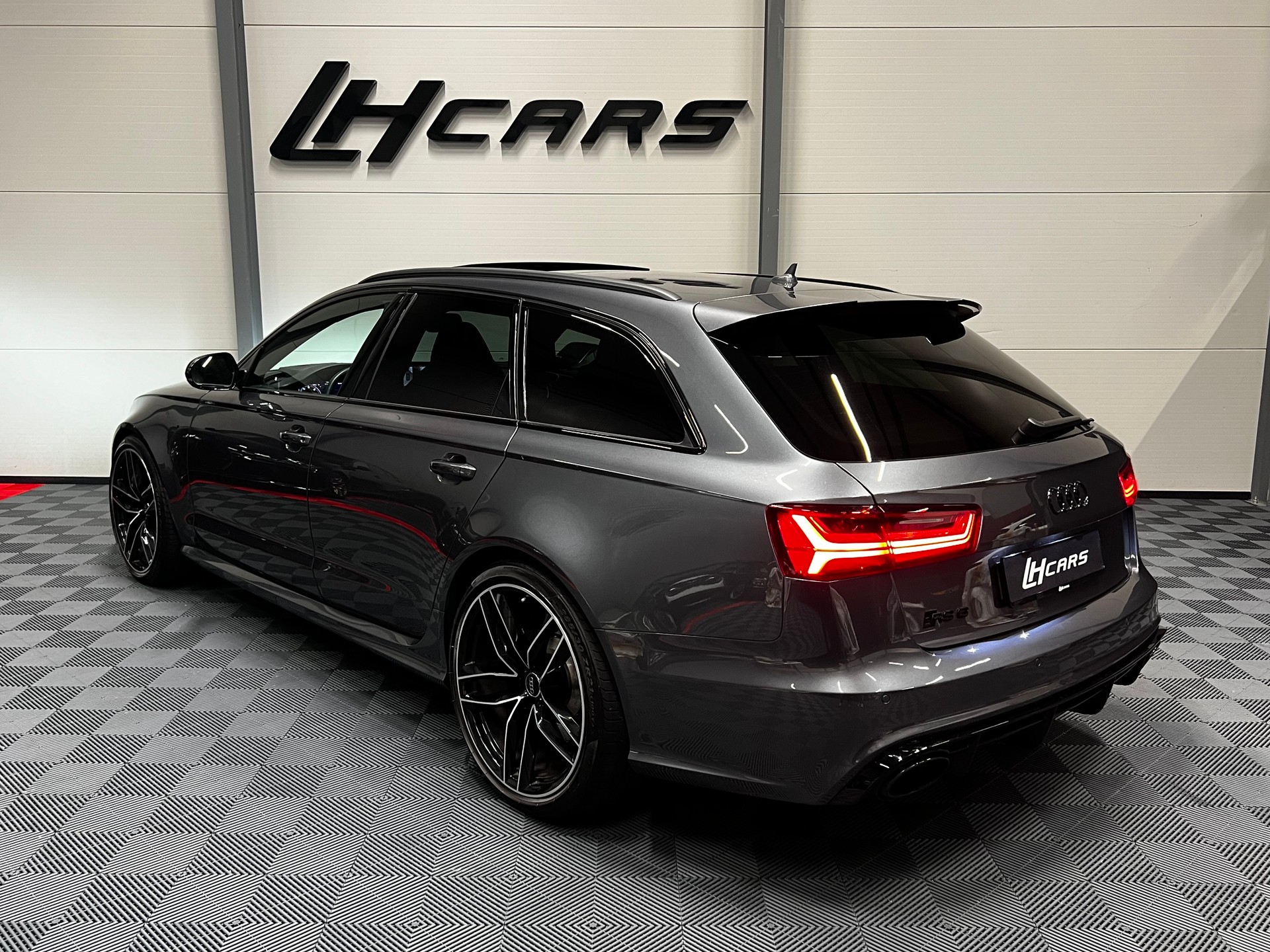 AUDI RS6 Avant 4.0 V8 TFSI perform. qu. T-Tr.-image-2