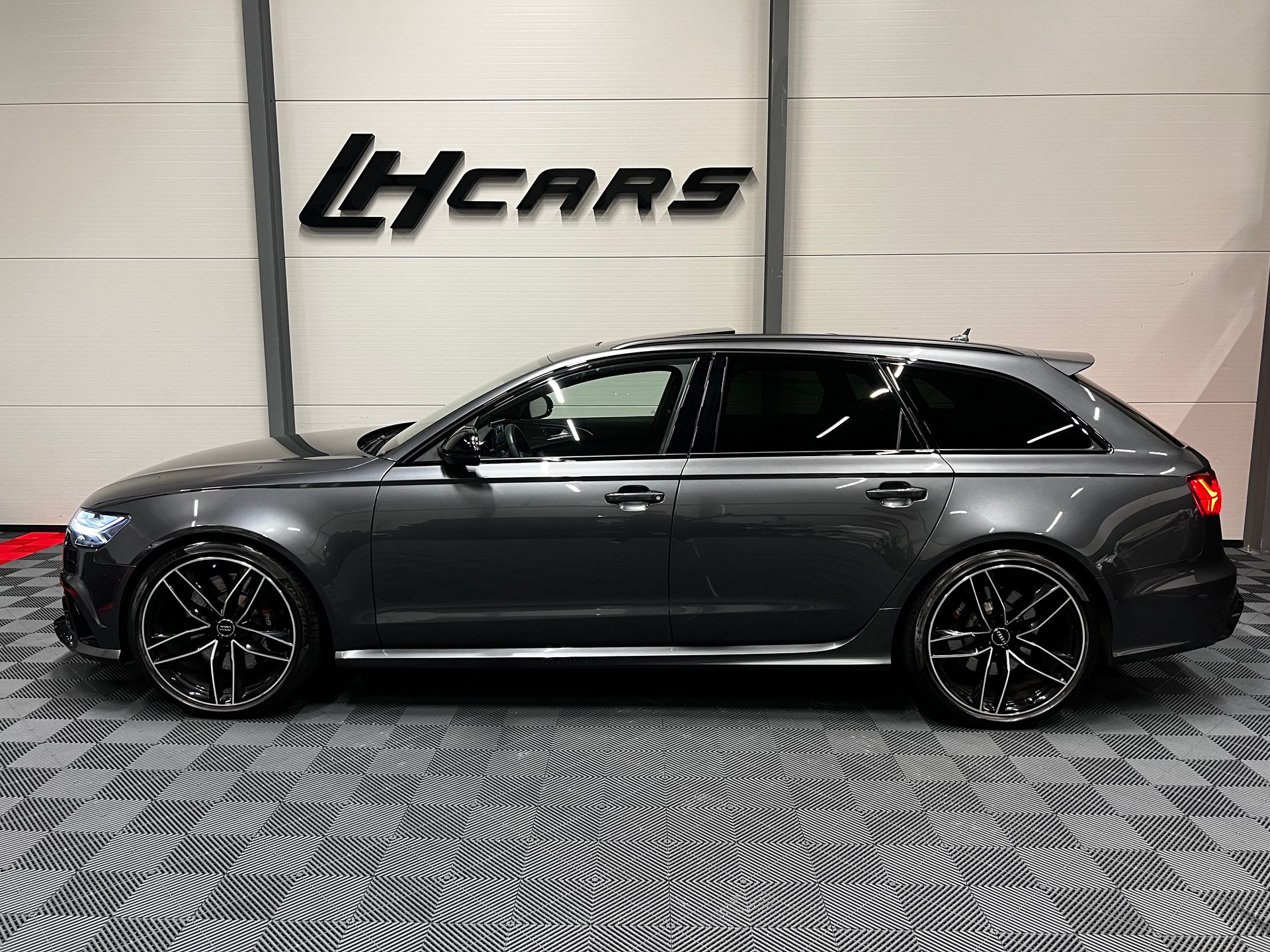 AUDI RS6 Avant 4.0 V8 TFSI perform. qu. T-Tr.-image-1