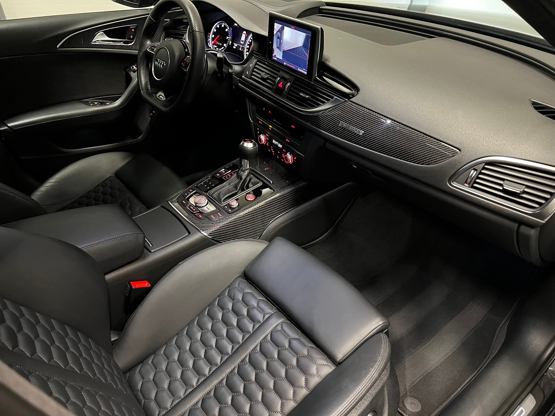 AUDI RS6 Avant 4.0 V8 TFSI perform. qu. T-Tr.-image-8