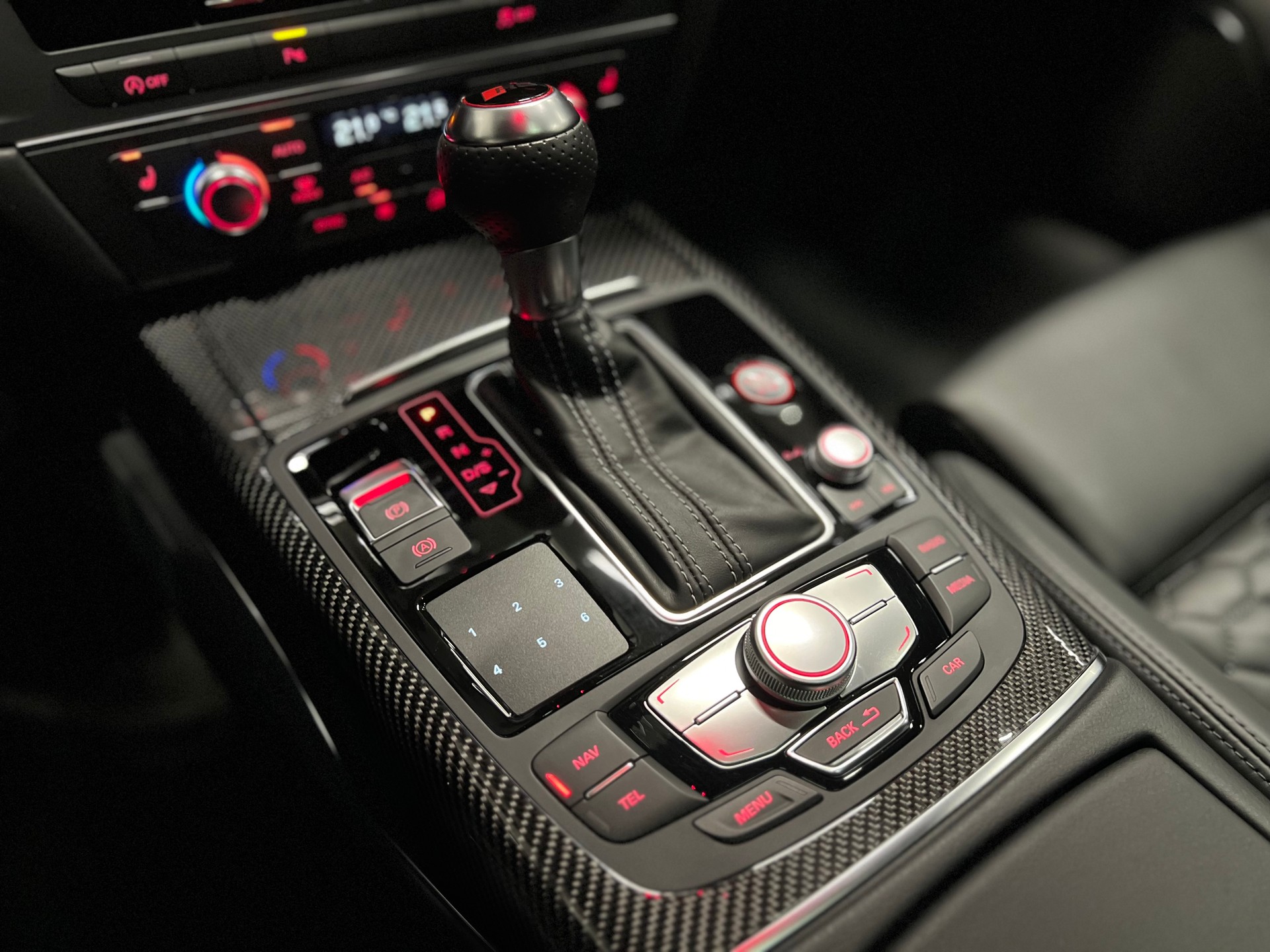 AUDI RS6 Avant 4.0 V8 TFSI perform. qu. T-Tr.-image-13