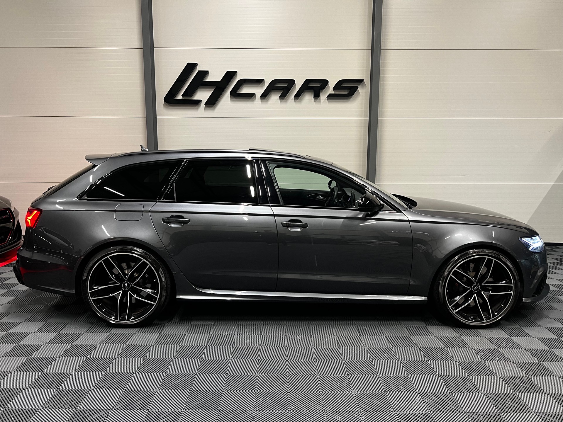 AUDI RS6 Avant 4.0 V8 TFSI perform. qu. T-Tr.-image-4