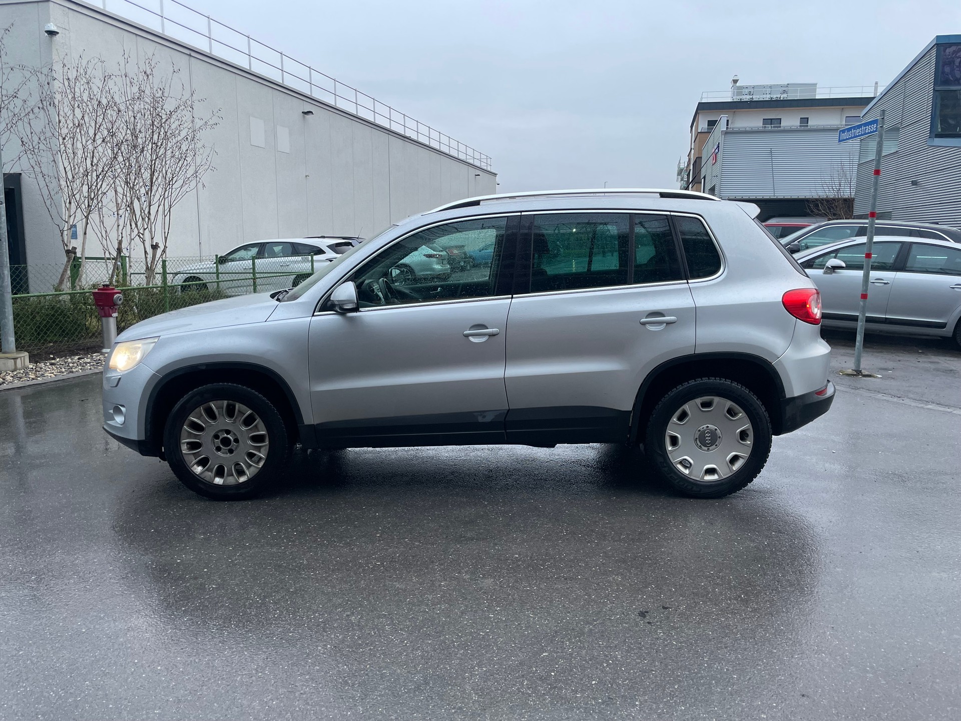 VW Tiguan 2.0 TDI Trend&Fun Tiptronic-image-4