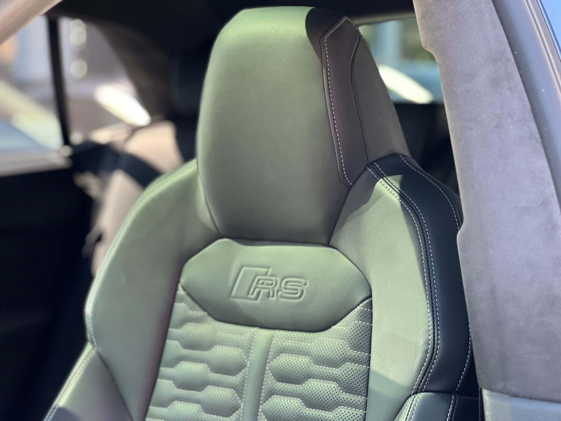 AUDI RSQ8 quattro tiptronic-image-10