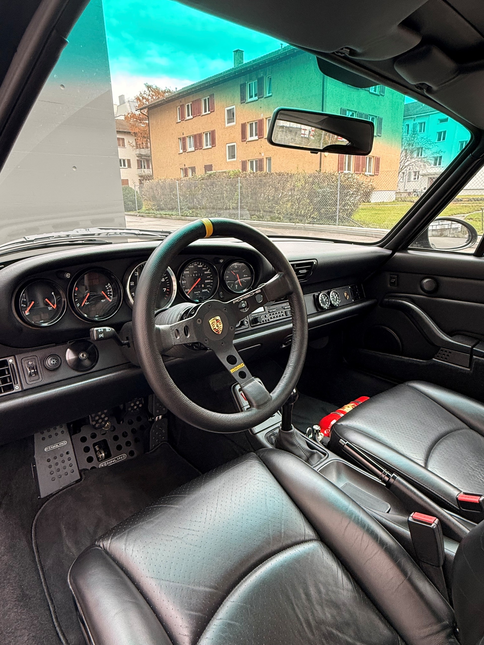 PORSCHE 993 Carrera C2-image-3