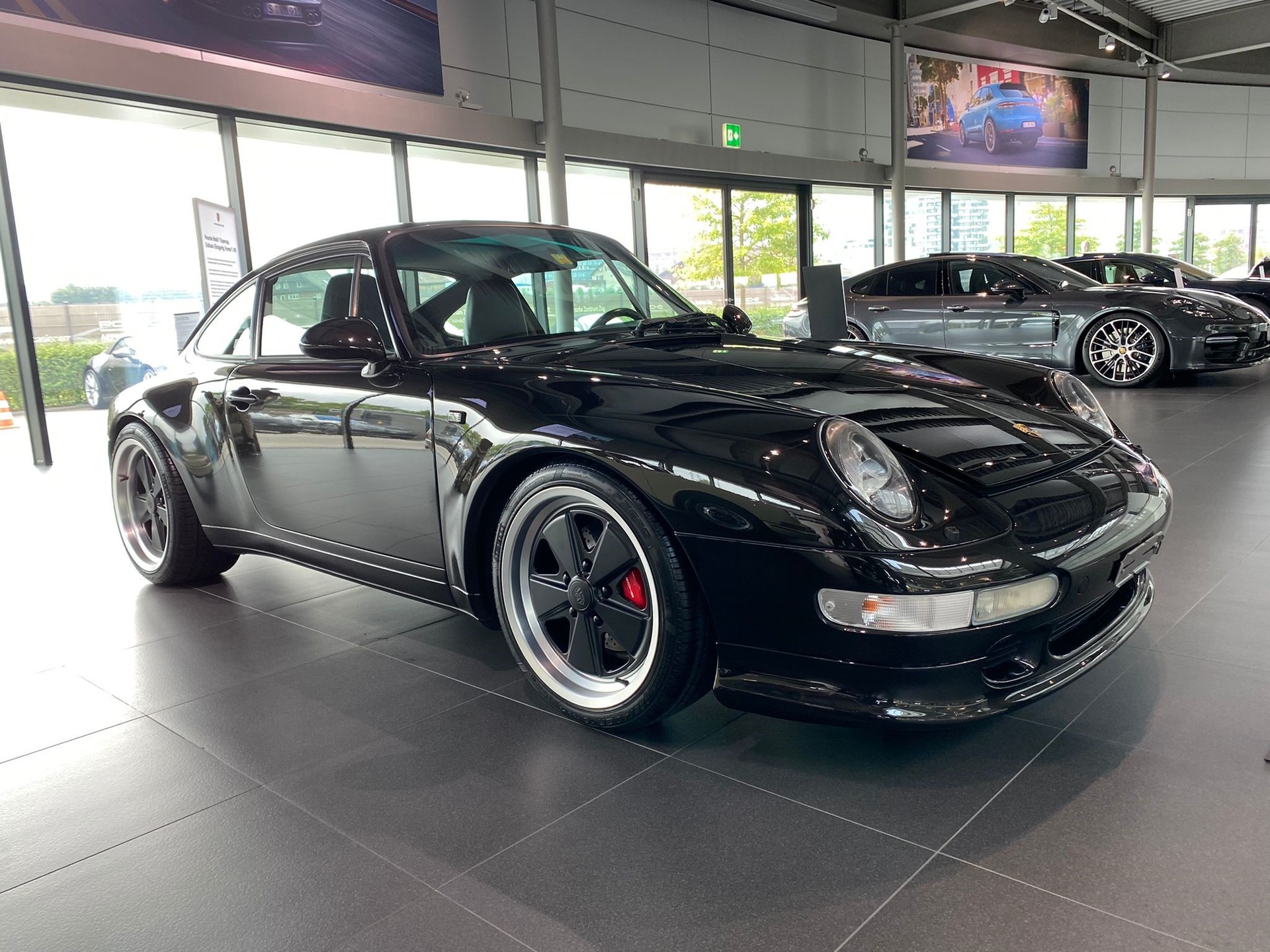 PORSCHE 993 Carrera C2-image-8