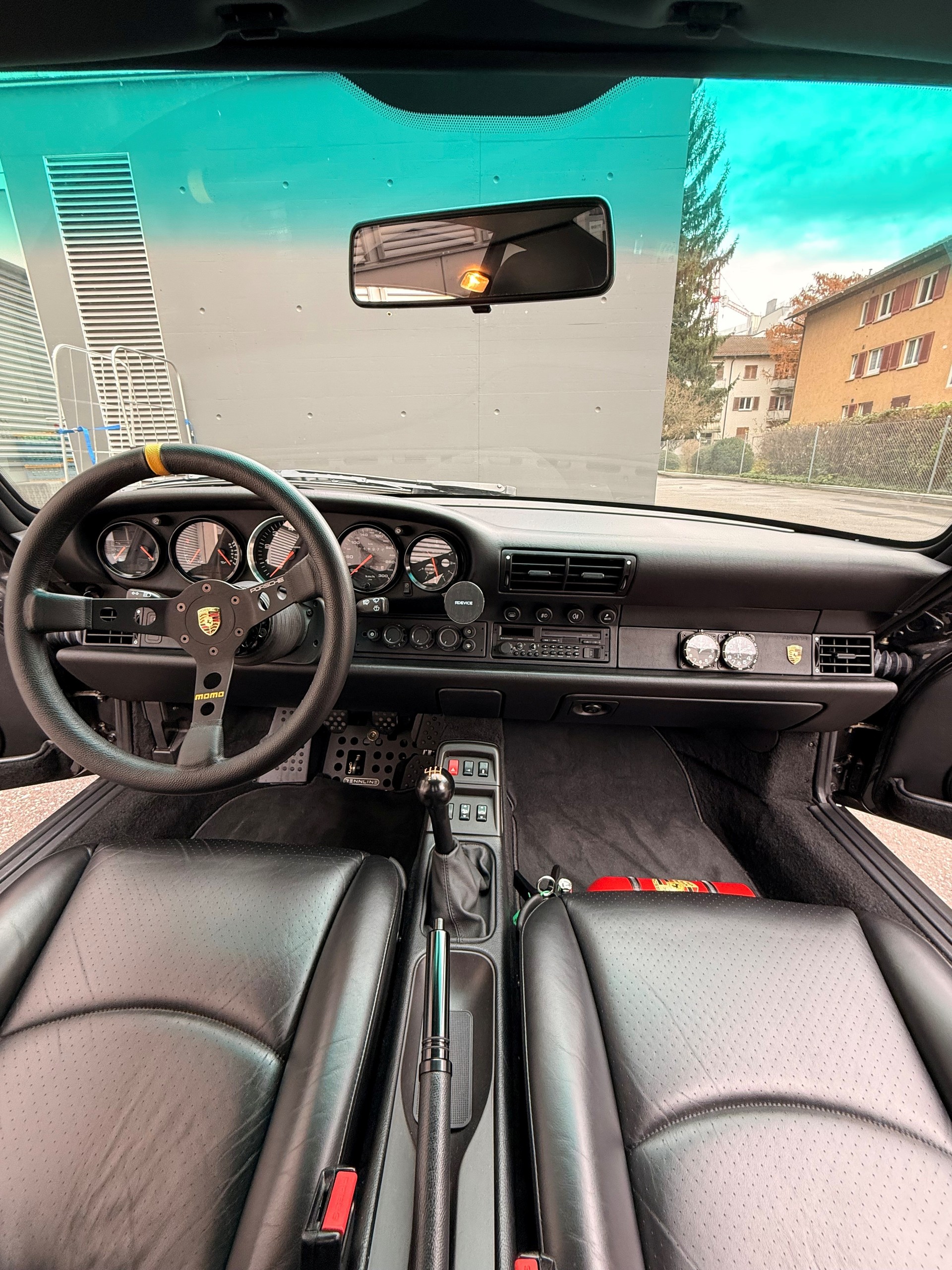 PORSCHE 993 Carrera C2-image-5