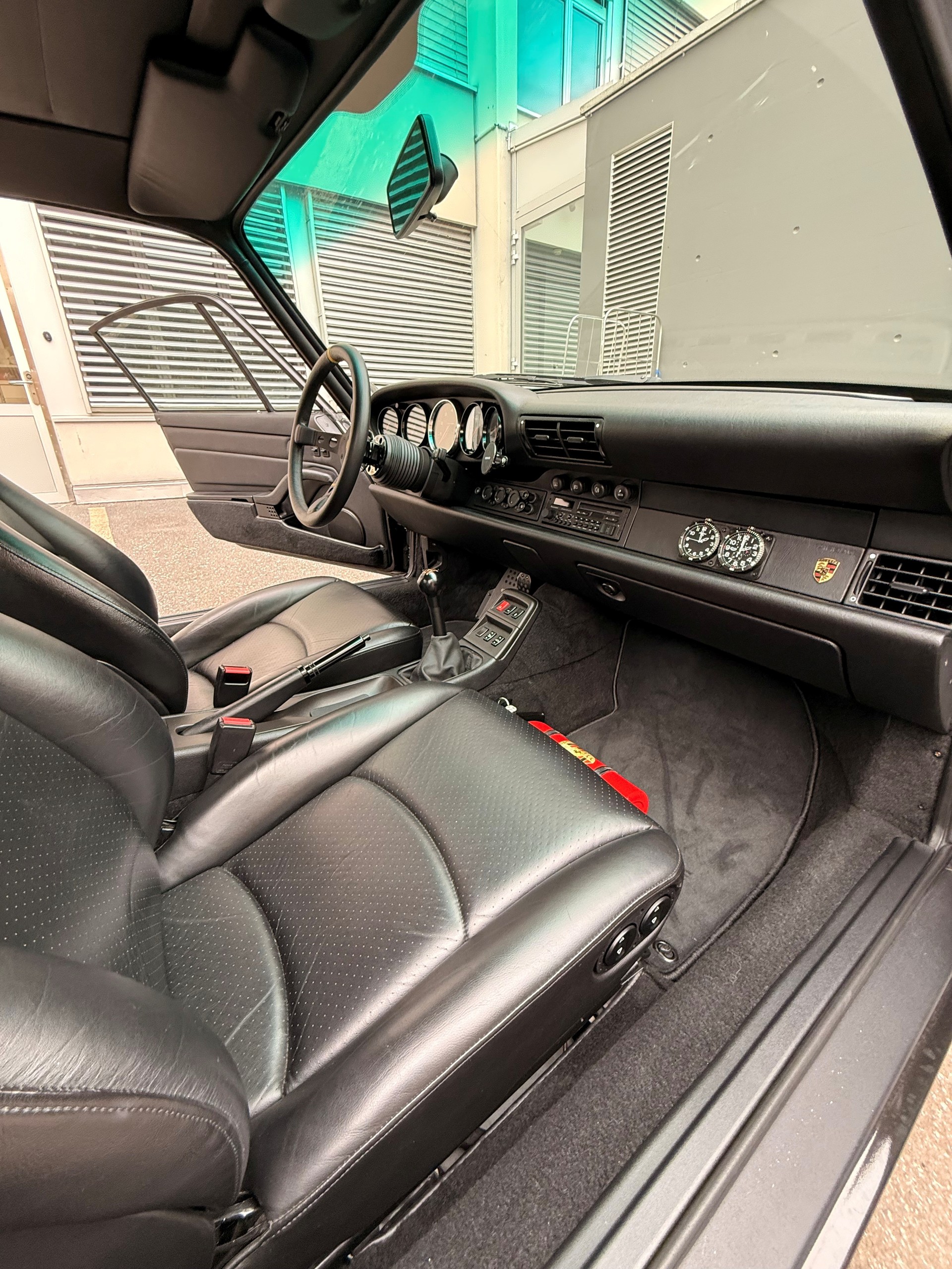 PORSCHE 993 Carrera C2-image-4