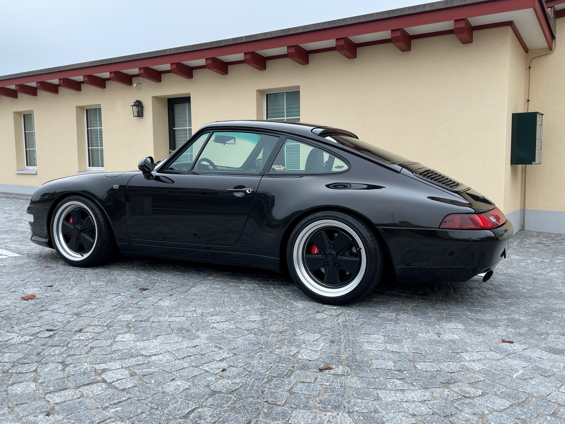 PORSCHE 993 Carrera C2-image-1