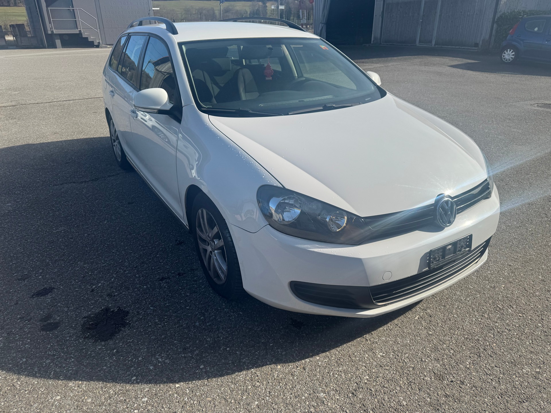 VW Golf Variant 1.6 TDI BlueMotion Technology Team-image-1