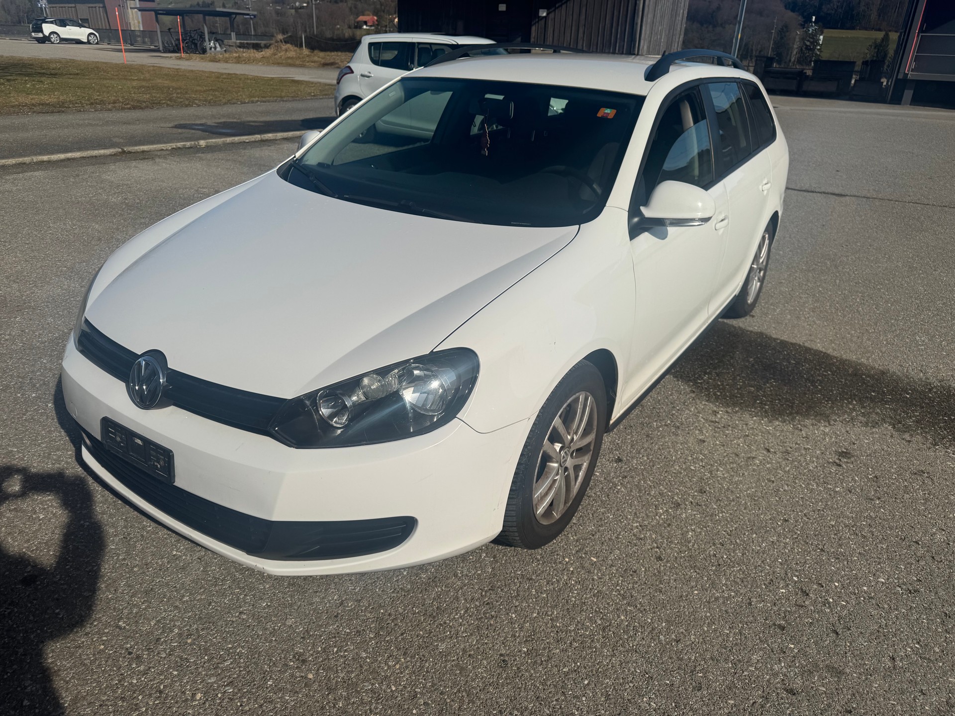 VW Golf Variant 1.6 TDI BlueMotion Technology Team-image-2