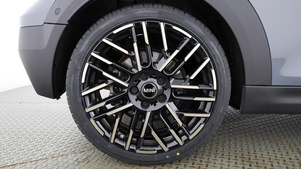 MINI Cooper S Cabrio-image-10