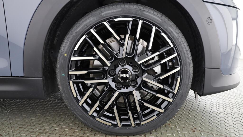 MINI Cooper S Cabrio-image-8