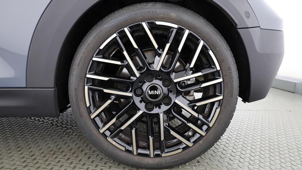 MINI Cooper S Cabrio-image-7
