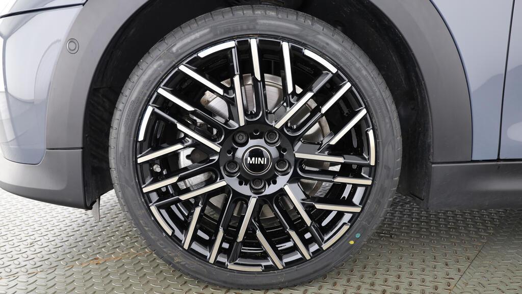 MINI Cooper S Cabrio-image-7