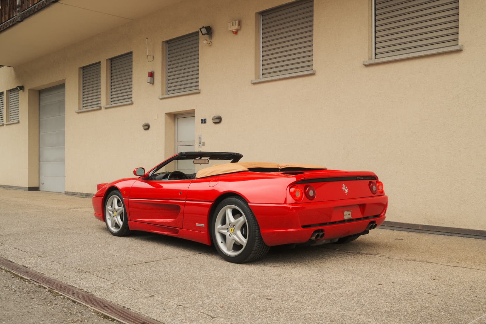 FERRARI F355 Spider-image-2