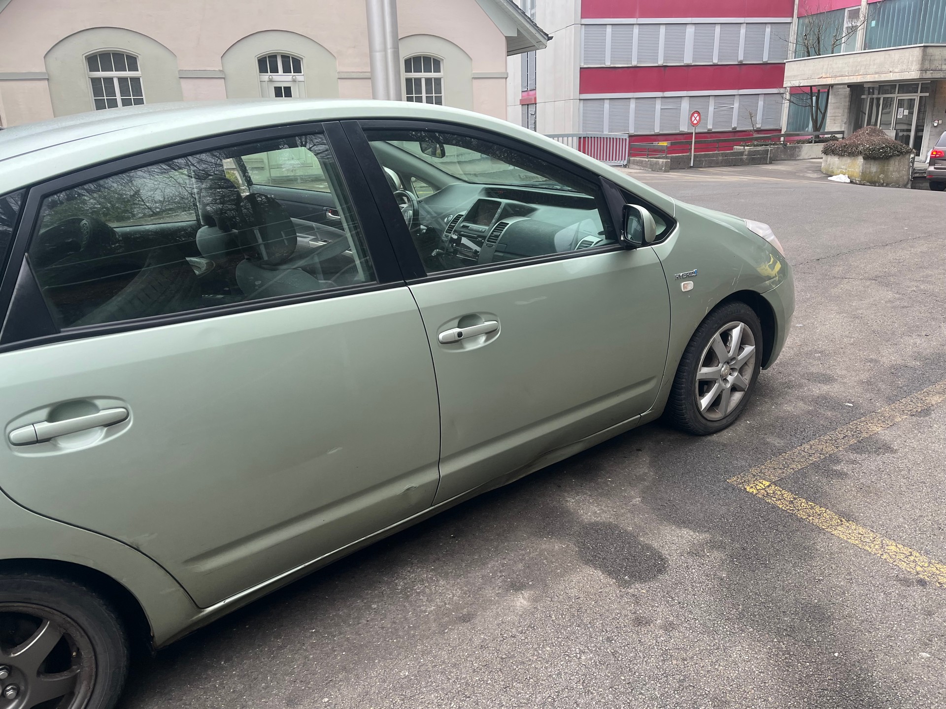 TOYOTA Prius 1.5 16V Hybrid-image-3