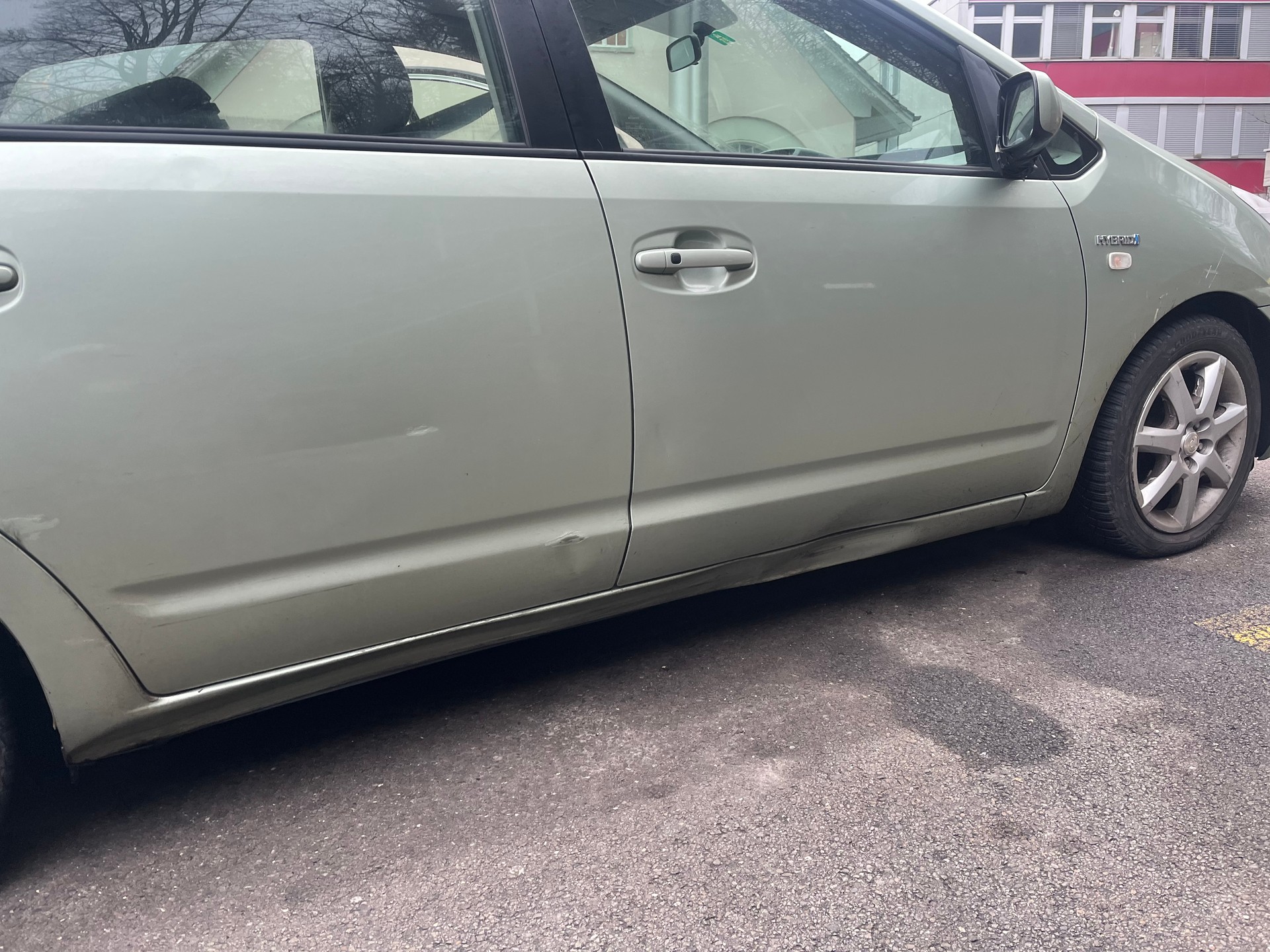 TOYOTA Prius 1.5 16V Hybrid-image-4