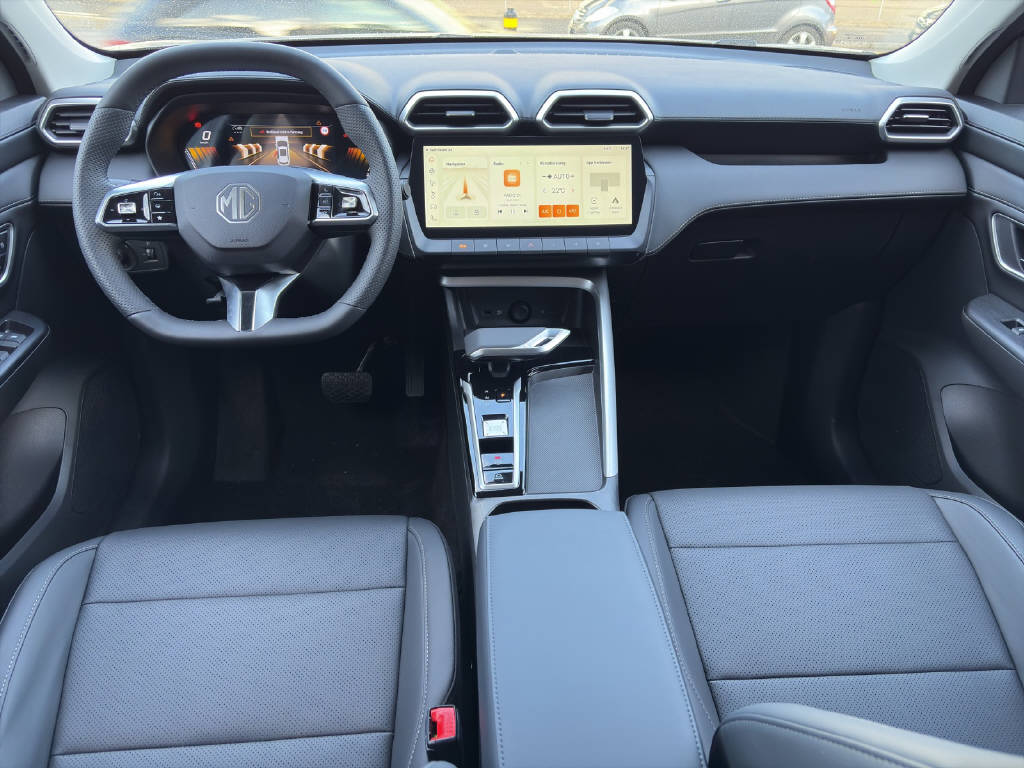 MG ZS 1.5 Hybrid+ Luxury-image-6