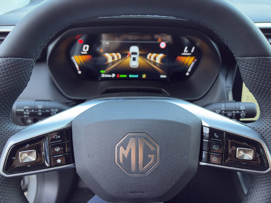 MG ZS 1.5 Hybrid+ Luxury-image-5