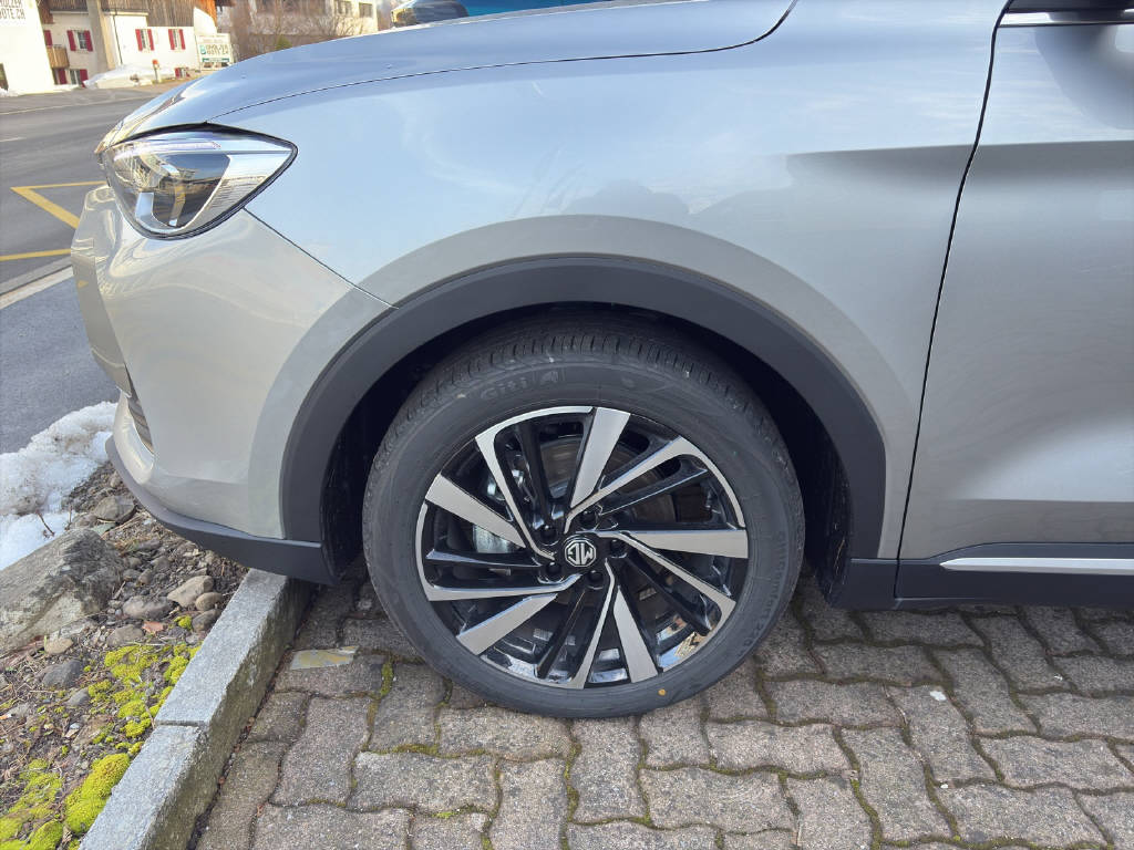 MG ZS 1.5 Hybrid+ Luxury-image-9