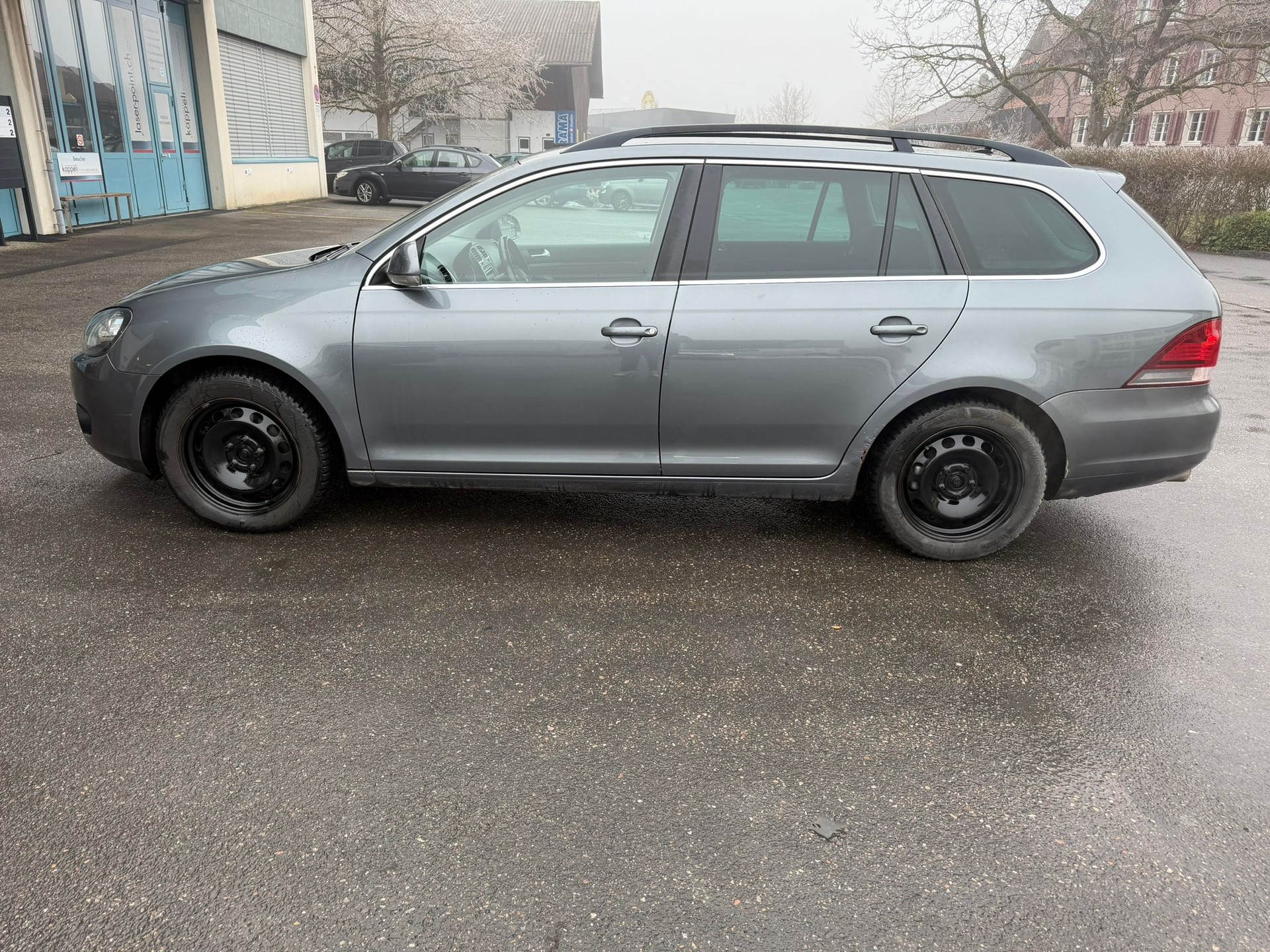 VW Golf Variant 1.6 TDI Trendline 4Motion-image-8
