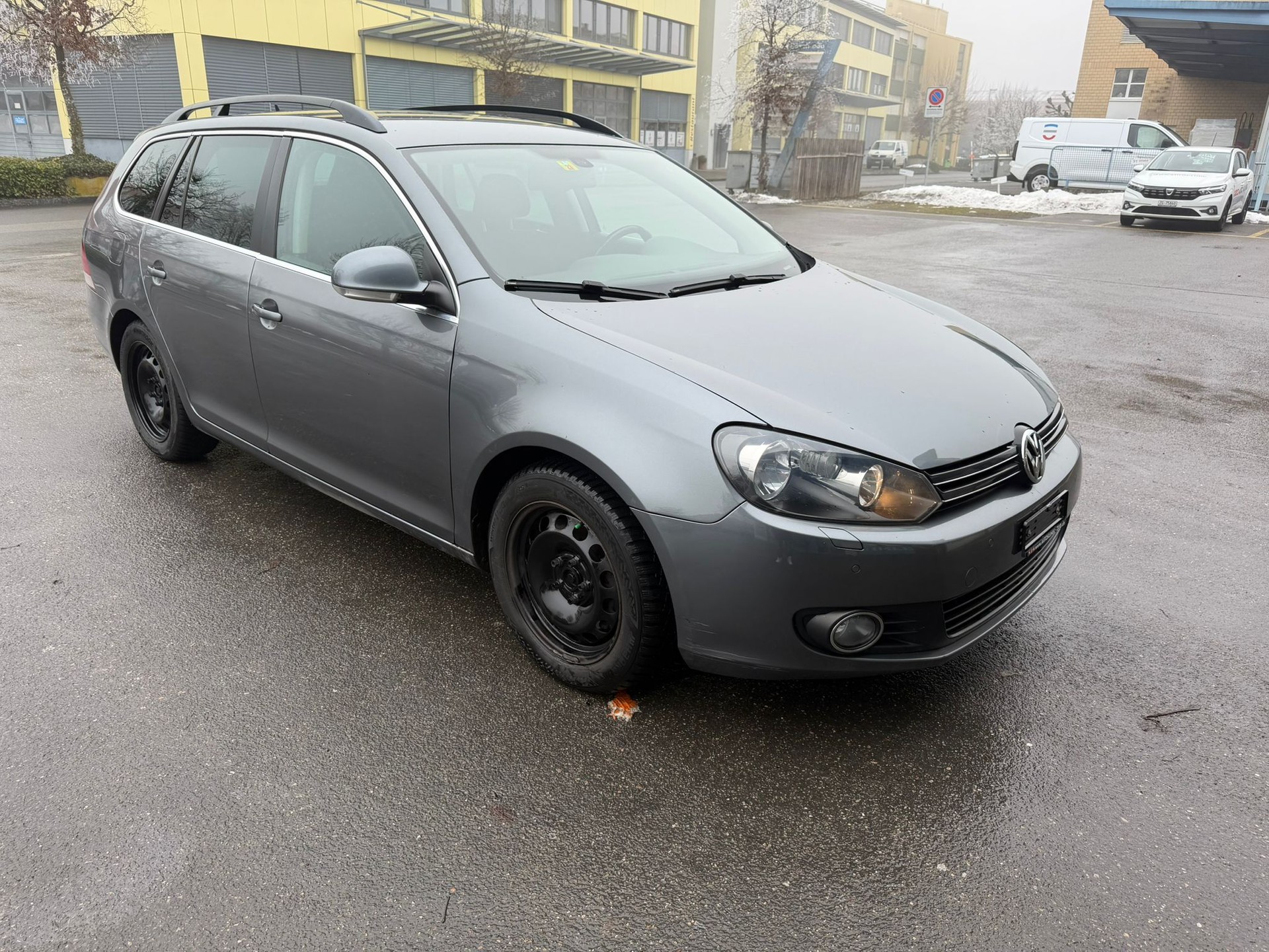 VW Golf Variant 1.6 TDI Trendline 4Motion-image-3