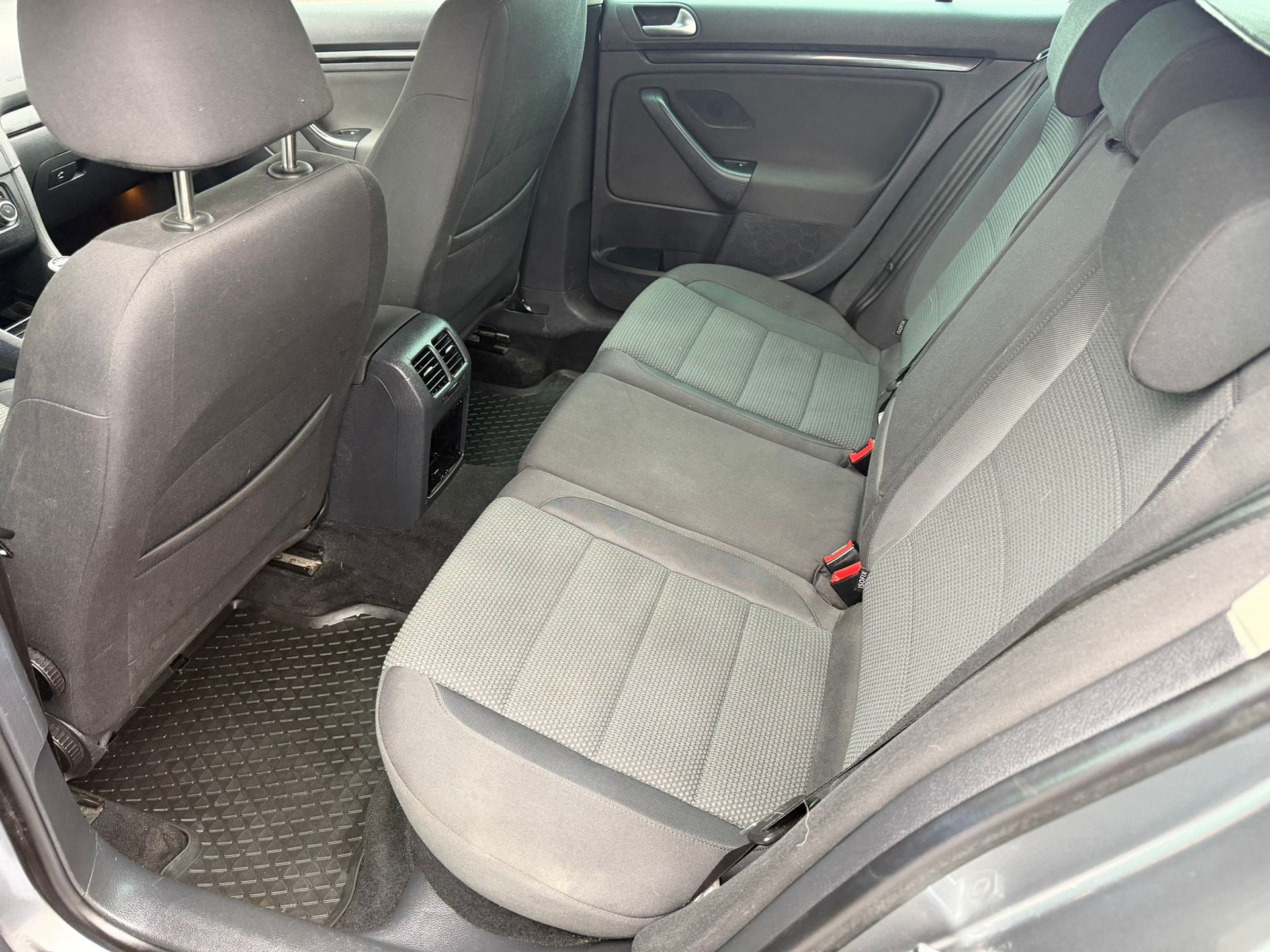 VW Golf Variant 1.6 TDI Trendline 4Motion-image-10