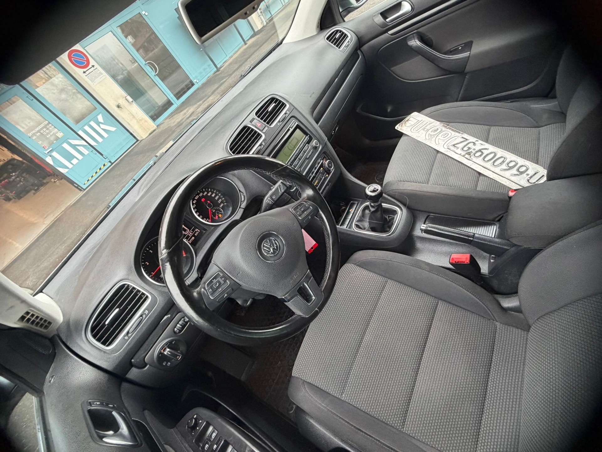 VW Golf Variant 1.6 TDI Trendline 4Motion-image-9
