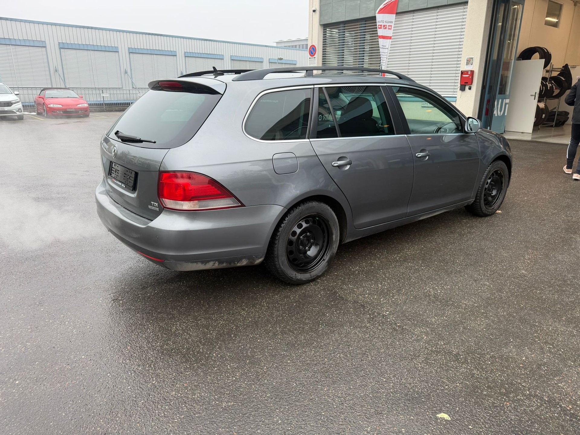 VW Golf Variant 1.6 TDI Trendline 4Motion-image-5