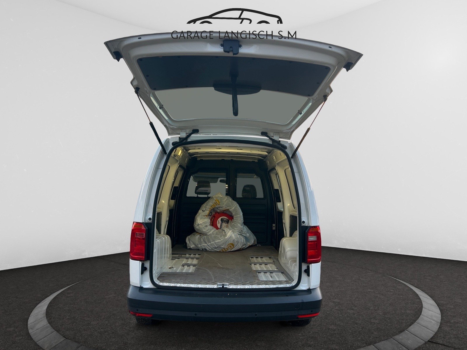 VW Caddy Maxi 2.0TDI BlueMotion Technology-image-8