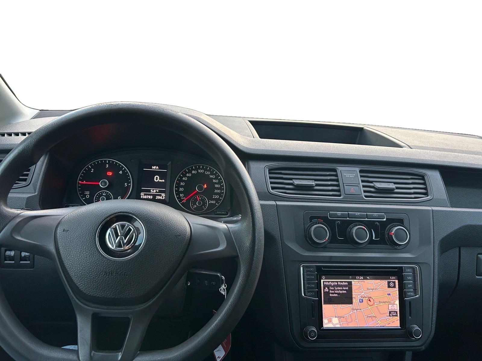 VW Caddy Maxi 2.0TDI BlueMotion Technology-image-10