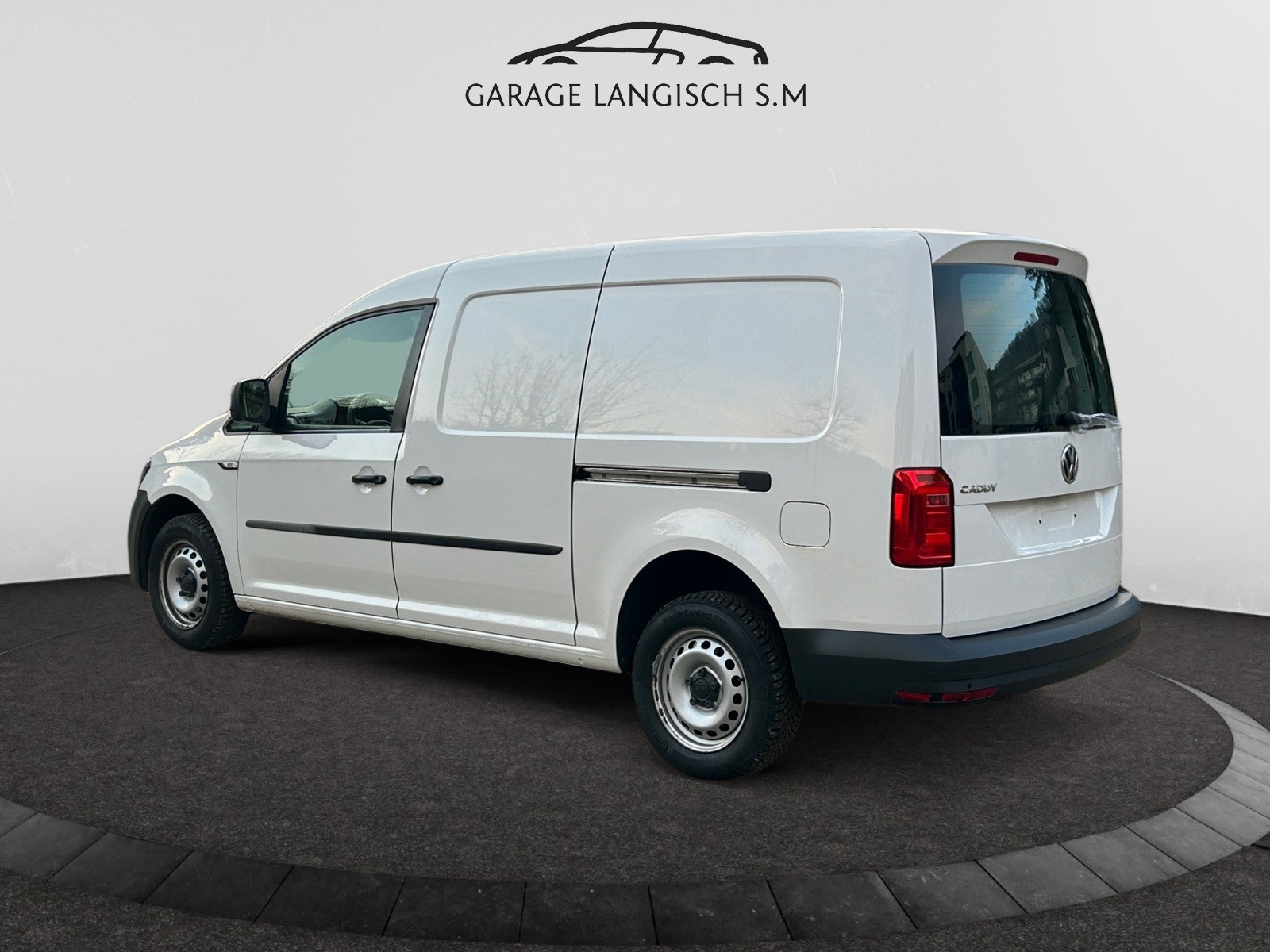 VW Caddy Maxi 2.0TDI BlueMotion Technology-image-2