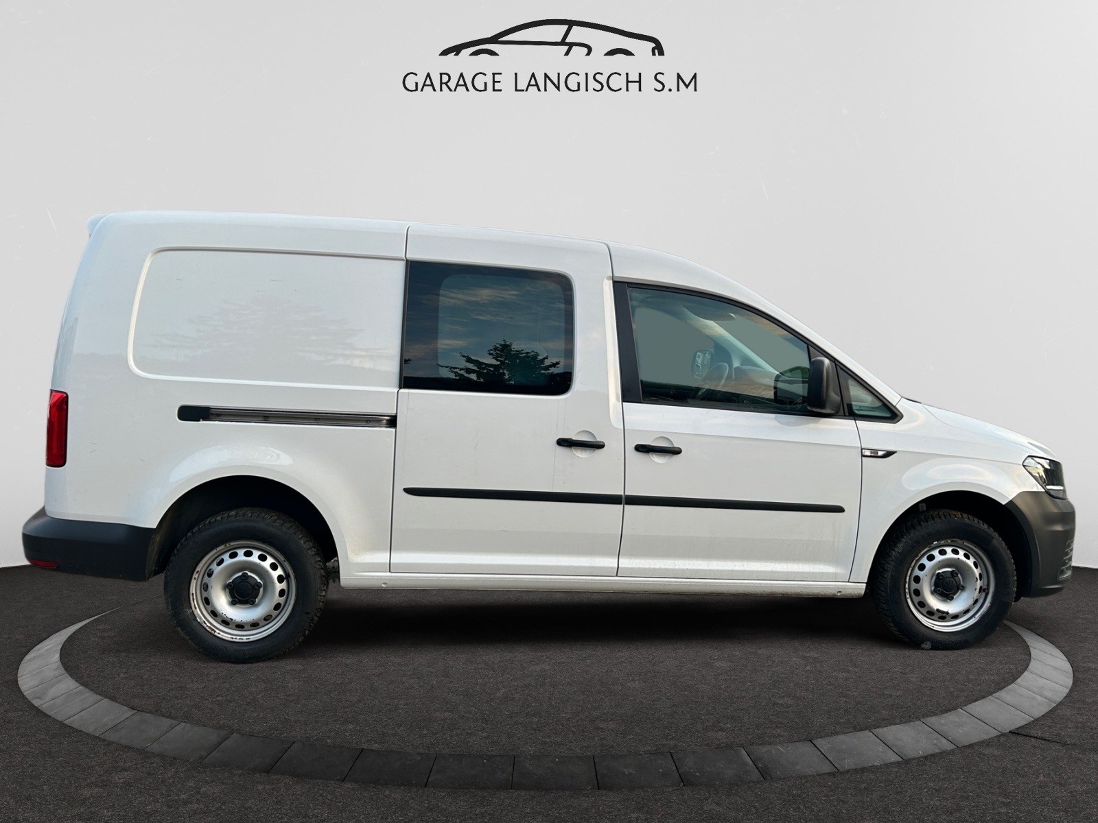 VW Caddy Maxi 2.0TDI BlueMotion Technology-image-5